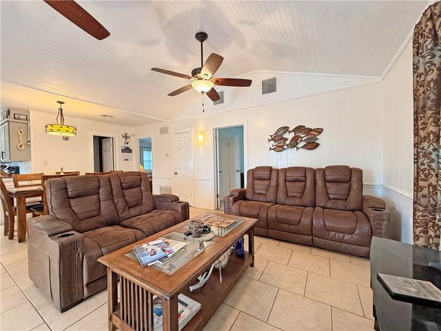 105 Copano Cove Road, Rockport, TX 78382