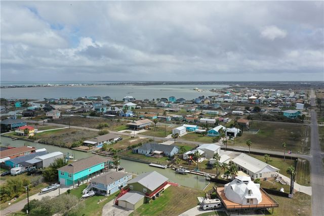 105 Copano Cove Road, Rockport, TX 78382