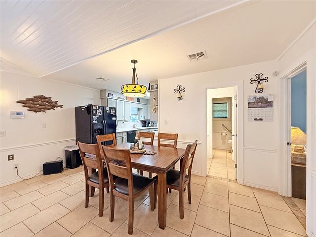 105 Copano Cove Road, Rockport, TX 78382