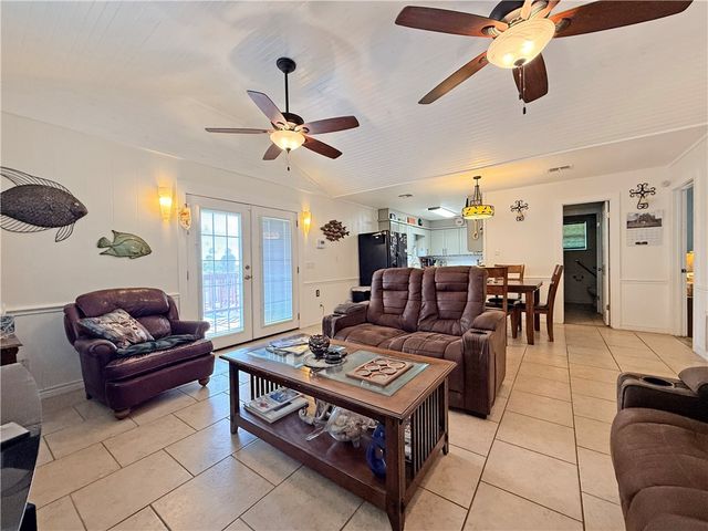 105 Copano Cove Road, Rockport, TX 78382