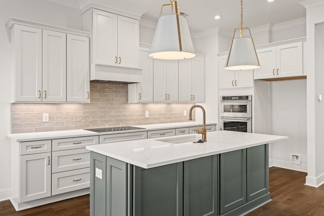 2072 Conductor Ln, Thompsons Station, TN 37179