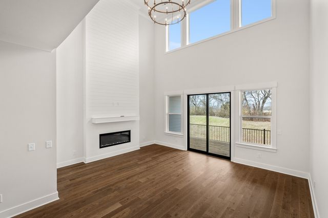 2072 Conductor Ln, Thompsons Station, TN 37179