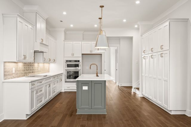 2072 Conductor Ln, Thompsons Station, TN 37179