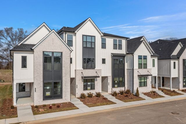 2072 Conductor Ln, Thompsons Station, TN 37179