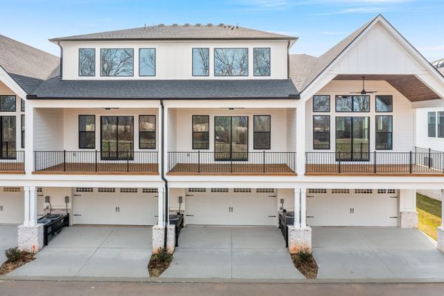 2072 Conductor Ln, Thompsons Station, TN 37179