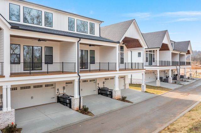 2072 Conductor Ln, Thompsons Station, TN 37179