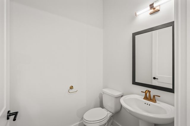 2072 Conductor Ln, Thompsons Station, TN 37179