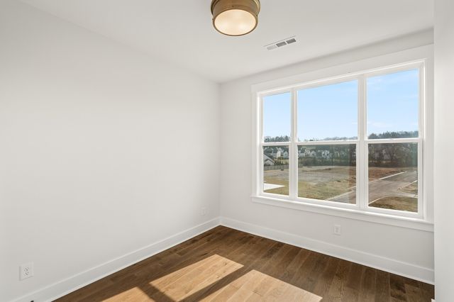 2072 Conductor Ln, Thompsons Station, TN 37179