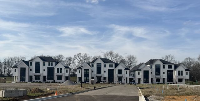 2072 Conductor Ln, Thompsons Station, TN 37179