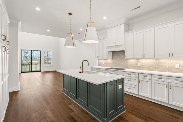 2072 Conductor Ln, Thompsons Station, TN 37179