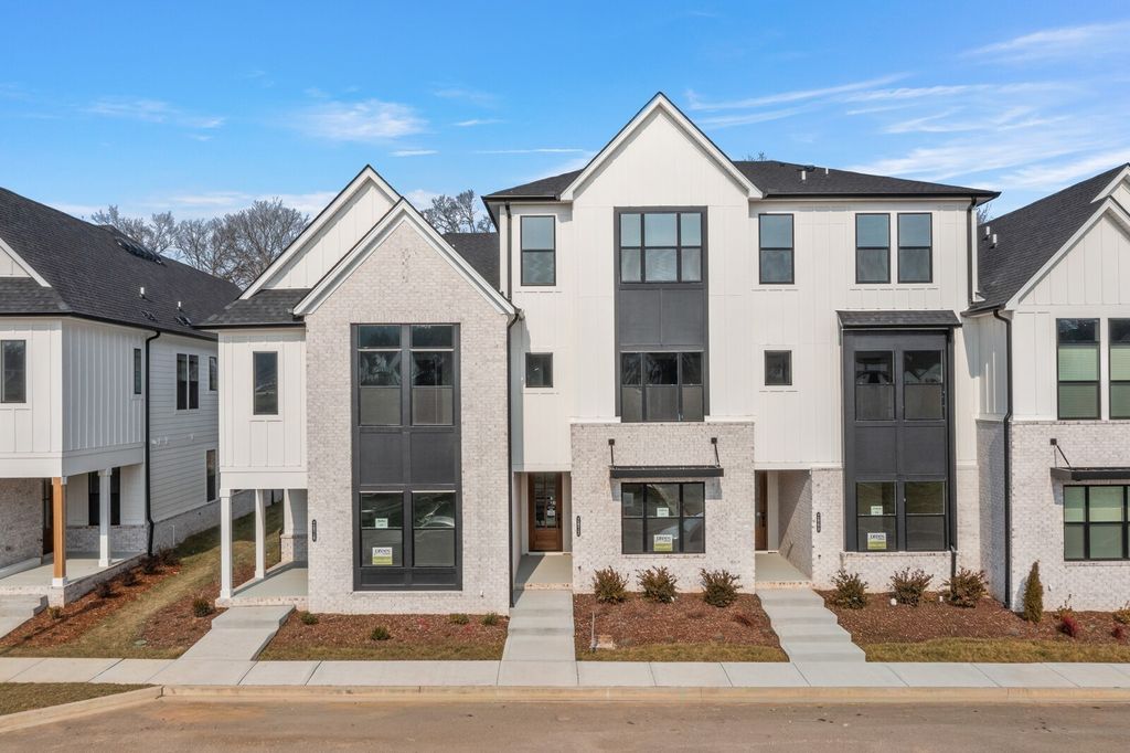 2072 Conductor Ln, Thompsons Station, TN 37179