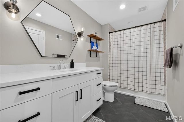 569 Saint Joseph Street, Florissant, MO 63031