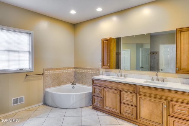 555 Molala Cove, Montpelier, OH 43543