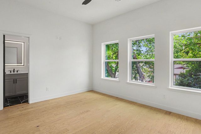 2218 Bombay Avenue, Dallas, TX 75235