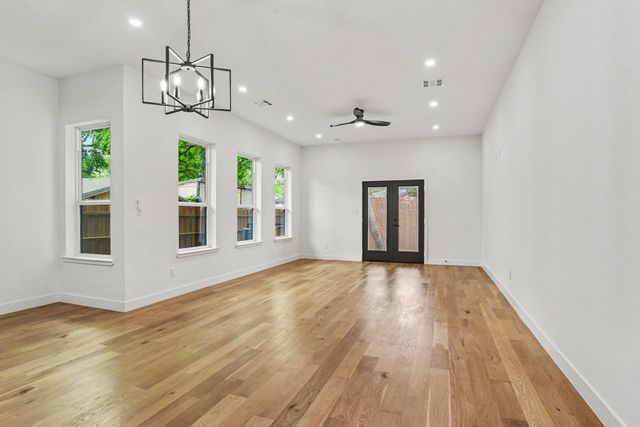 2218 Bombay Avenue, Dallas, TX 75235