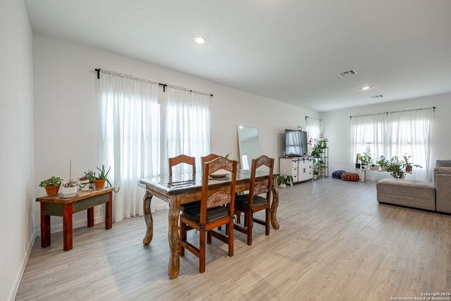 209 Wolf Crest Blvd, Seguin, TX 78155