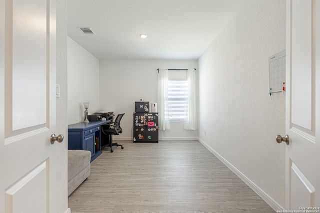 209 Wolf Crest Blvd, Seguin, TX 78155