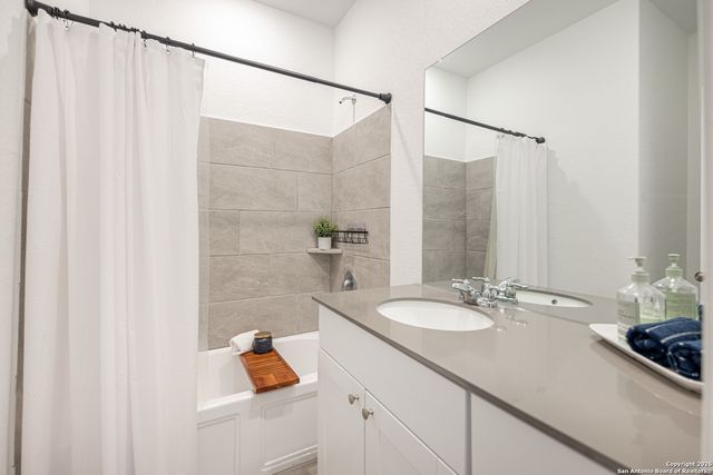 209 Wolf Crest Blvd, Seguin, TX 78155