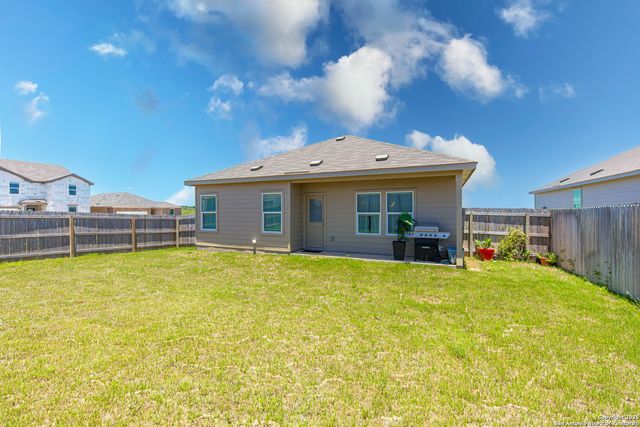 209 Wolf Crest Blvd, Seguin, TX 78155