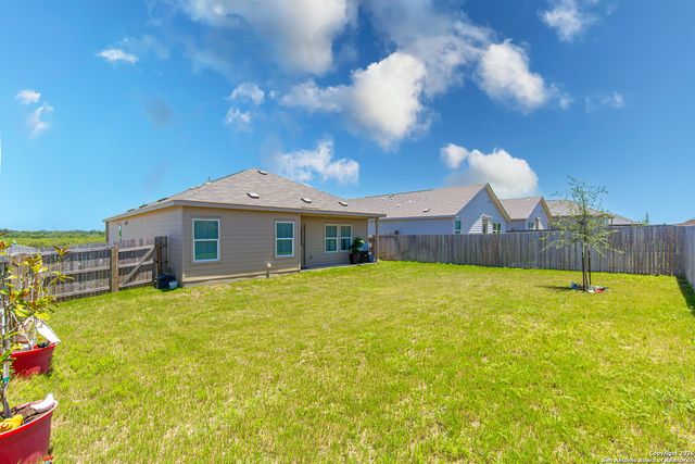 209 Wolf Crest Blvd, Seguin, TX 78155