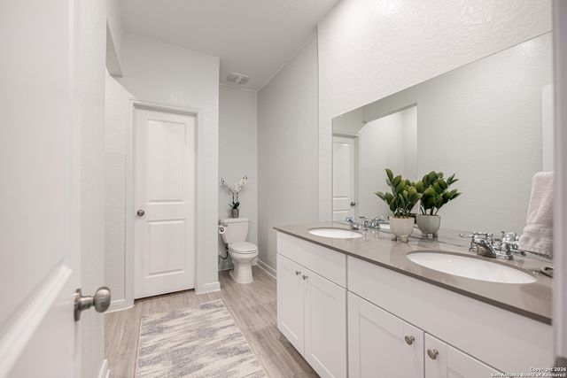 209 Wolf Crest Blvd, Seguin, TX 78155