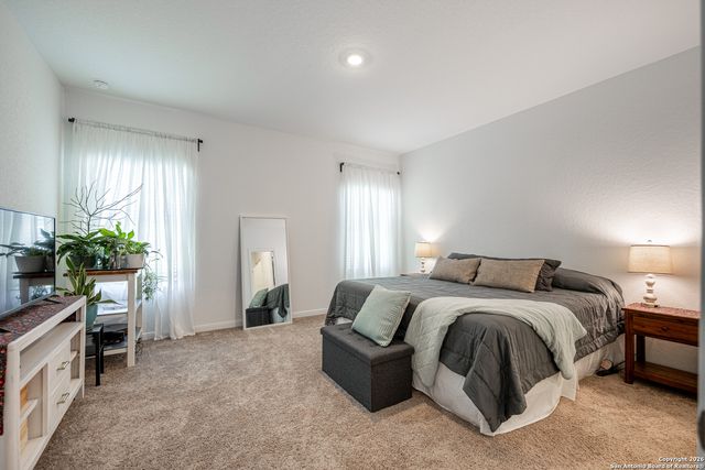 209 Wolf Crest Blvd, Seguin, TX 78155