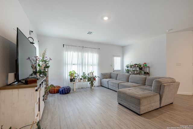 209 Wolf Crest Blvd, Seguin, TX 78155