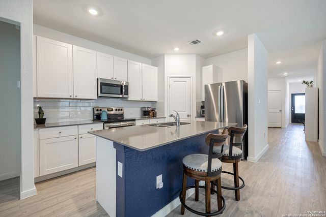 209 Wolf Crest Blvd, Seguin, TX 78155