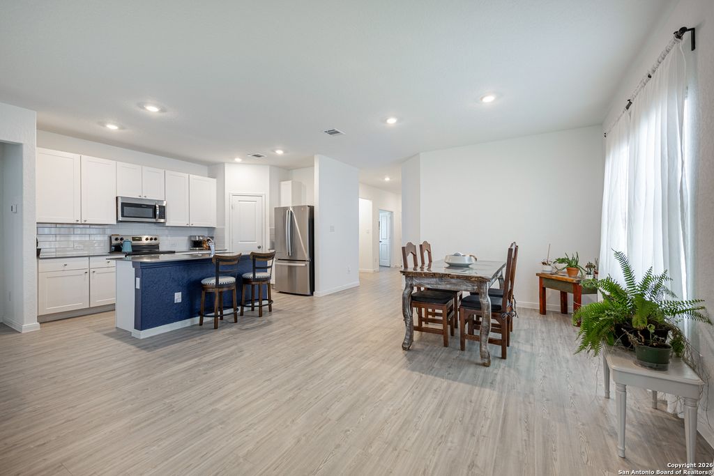 209 Wolf Crest Blvd, Seguin, TX 78155