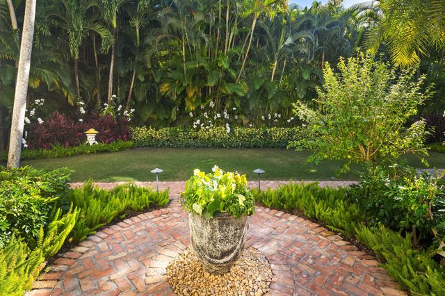 9 Via Vizcaya, Palm Beach, FL 33480