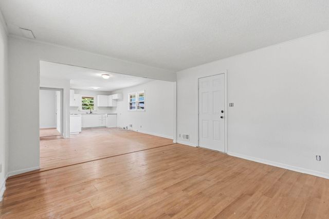 123 Tucker Rd, Spartanburg, SC 29306