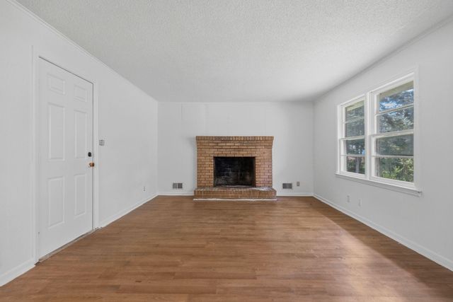 123 Tucker Rd, Spartanburg, SC 29306