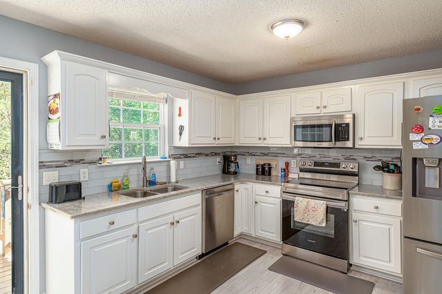 902 Clay Hill Drive, Soddy Daisy, TN 37379