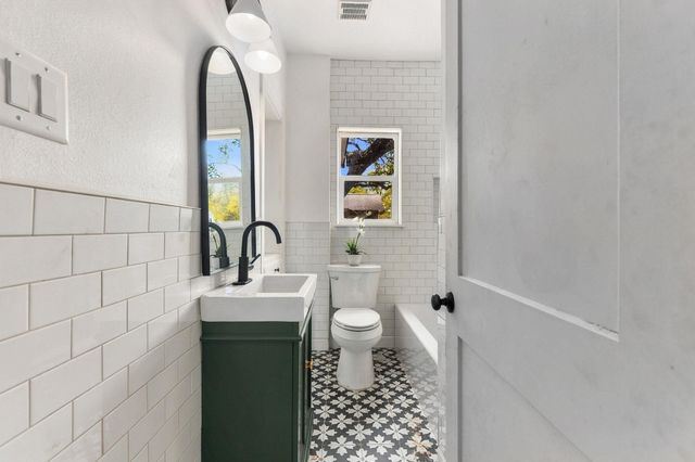 2113 Wilson ST, Austin, TX 78704