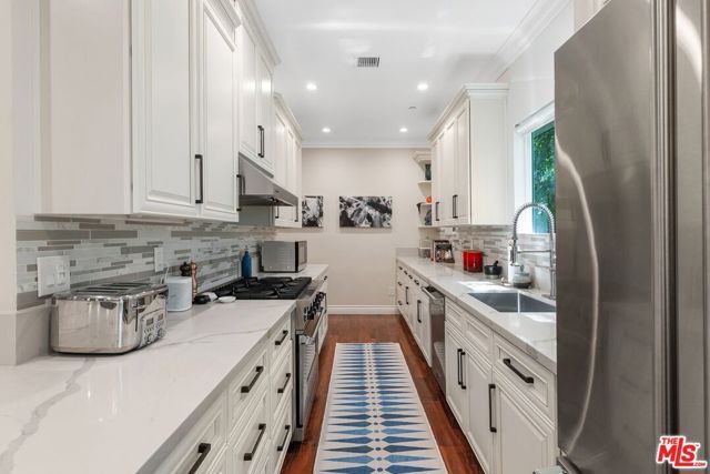 1568 S Point View Street, Los Angeles, CA 90035