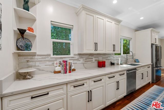 1568 S Point View Street, Los Angeles, CA 90035