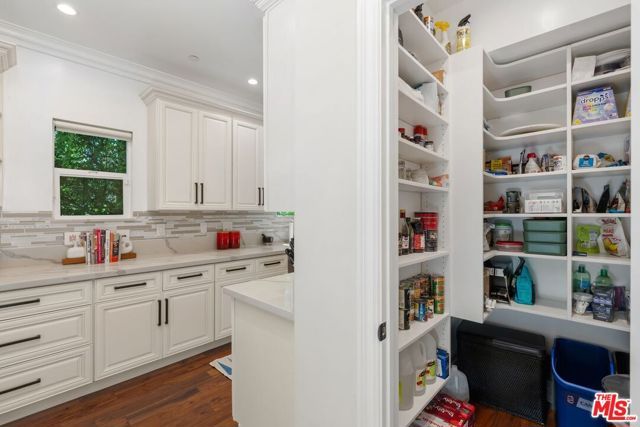 1568 S Point View Street, Los Angeles, CA 90035
