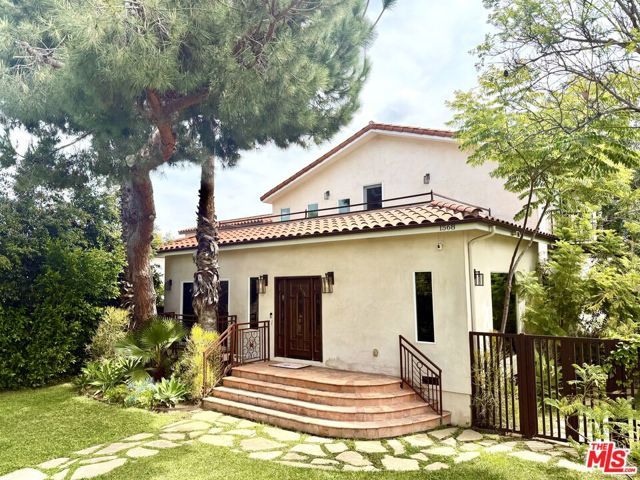 1568 S Point View Street, Los Angeles, CA 90035