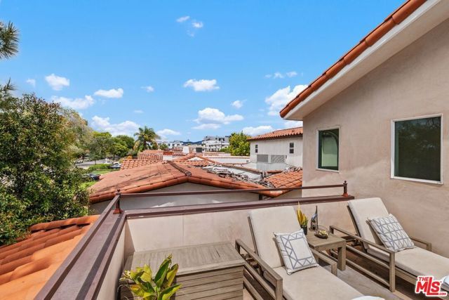 1568 S Point View Street, Los Angeles, CA 90035