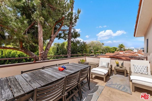 1568 S Point View Street, Los Angeles, CA 90035