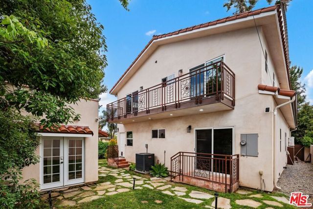 1568 S Point View Street, Los Angeles, CA 90035