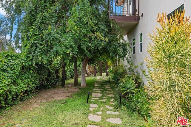 1568 S Point View Street, Los Angeles, CA 90035