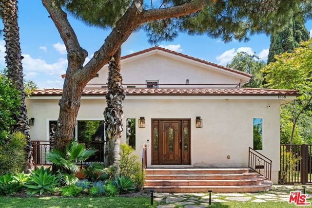 1568 S Point View Street, Los Angeles, CA 90035