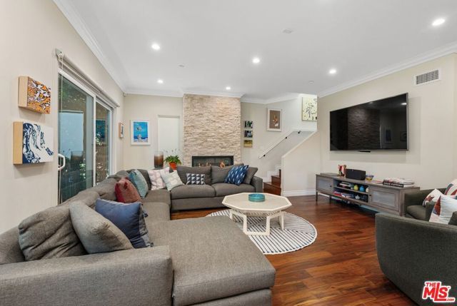 1568 S Point View Street, Los Angeles, CA 90035
