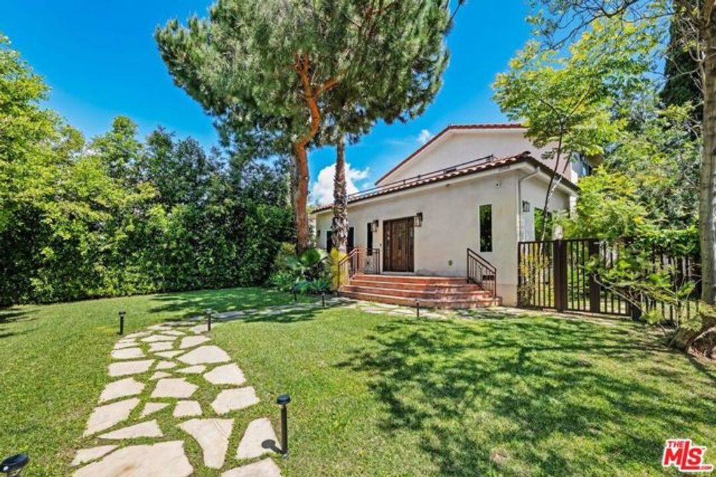 1568 S Point View Street, Los Angeles, CA 90035