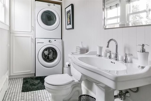 16 Carroll Avenue, Newport, RI 02840