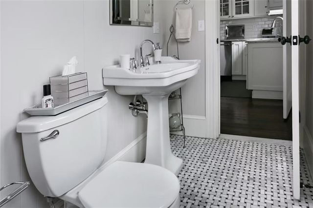 16 Carroll Avenue, Newport, RI 02840