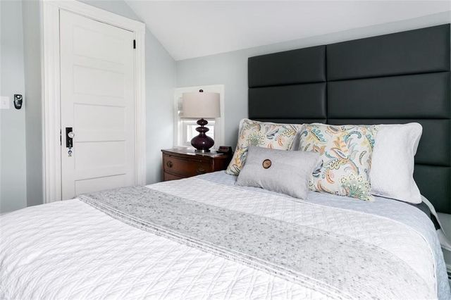 16 Carroll Avenue, Newport, RI 02840