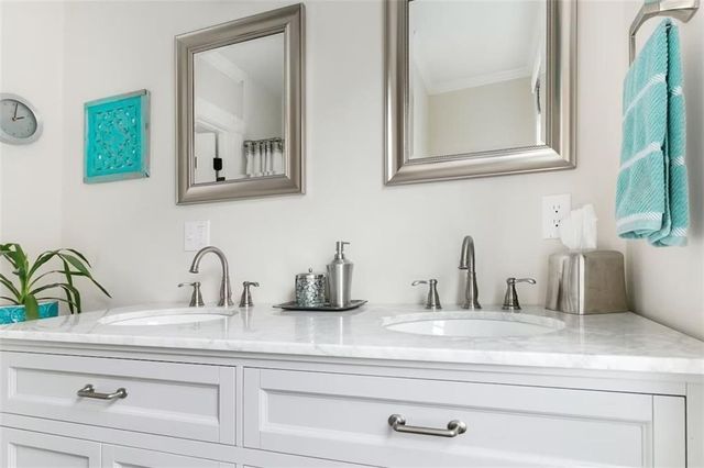 16 Carroll Avenue, Newport, RI 02840