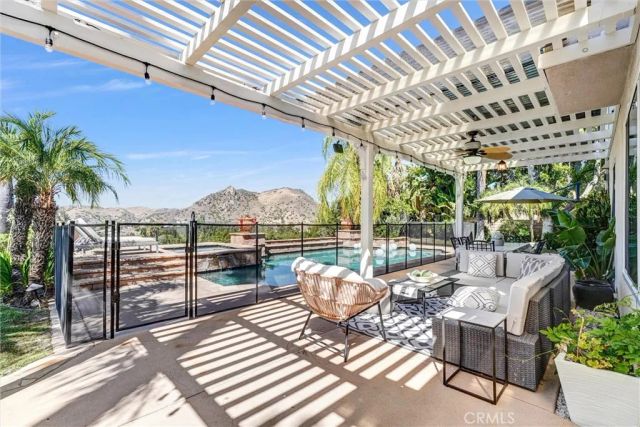 7325 Rutherford Hill Drive, West Hills, CA 91307